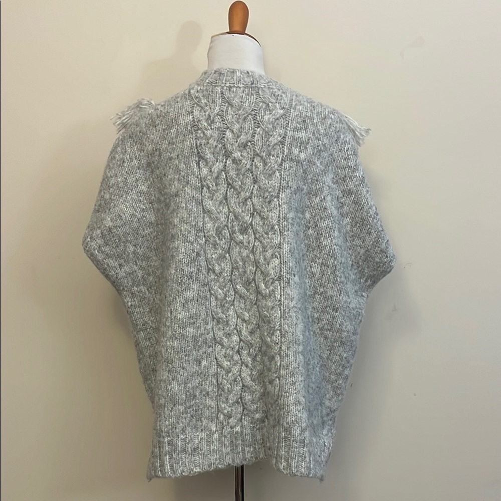 Aerie New Gray Boxy Cable Knit Fringe Cable Oversized Poncho Pullover Size XS S - Picture 4 of 8